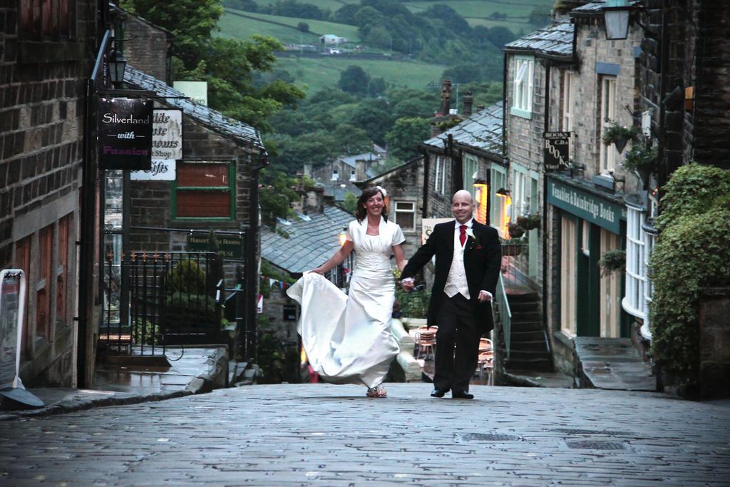 The Old White Lion Hotel Haworth Bagian luar foto