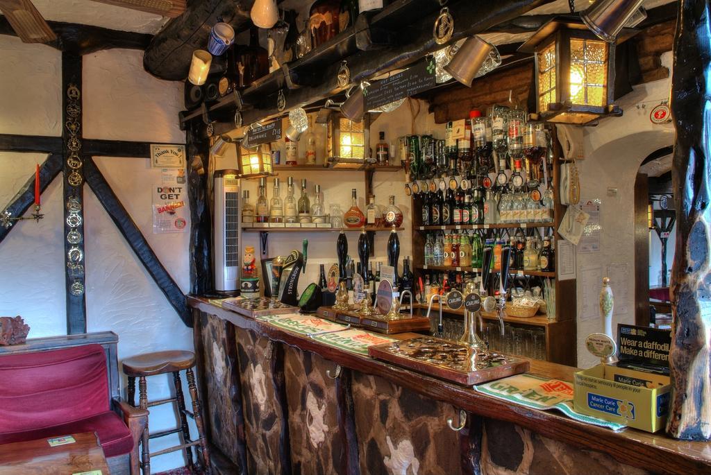 The Old White Lion Hotel Haworth Bagian luar foto