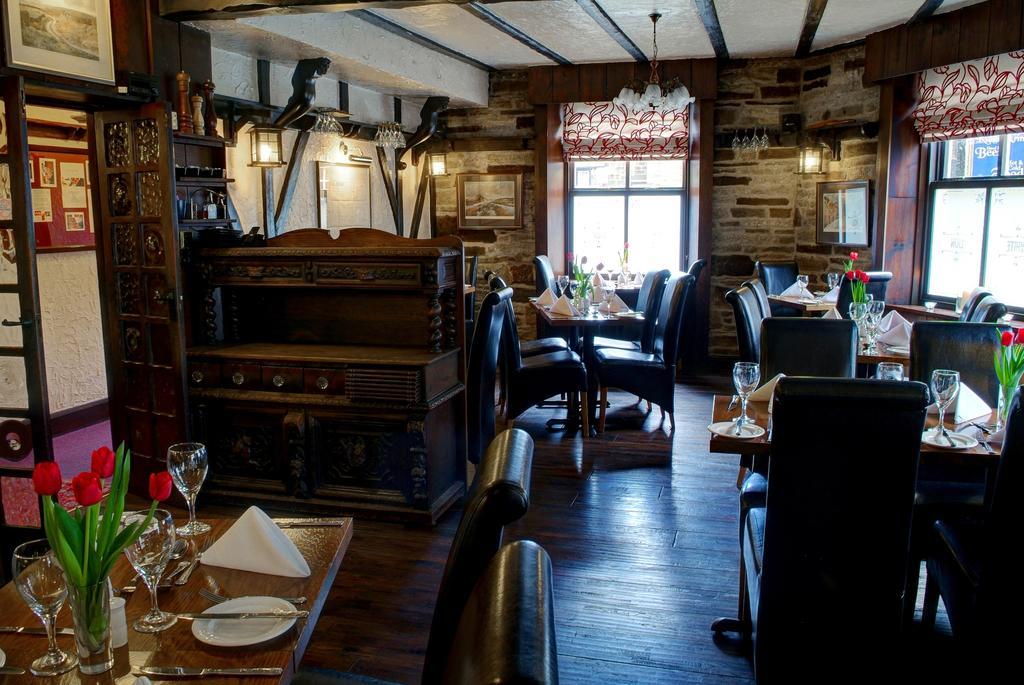 The Old White Lion Hotel Haworth Bagian luar foto